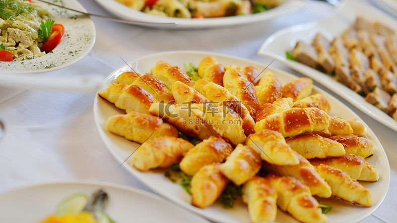 油条制作中，低筋面粉与高筋面粉的抉择**